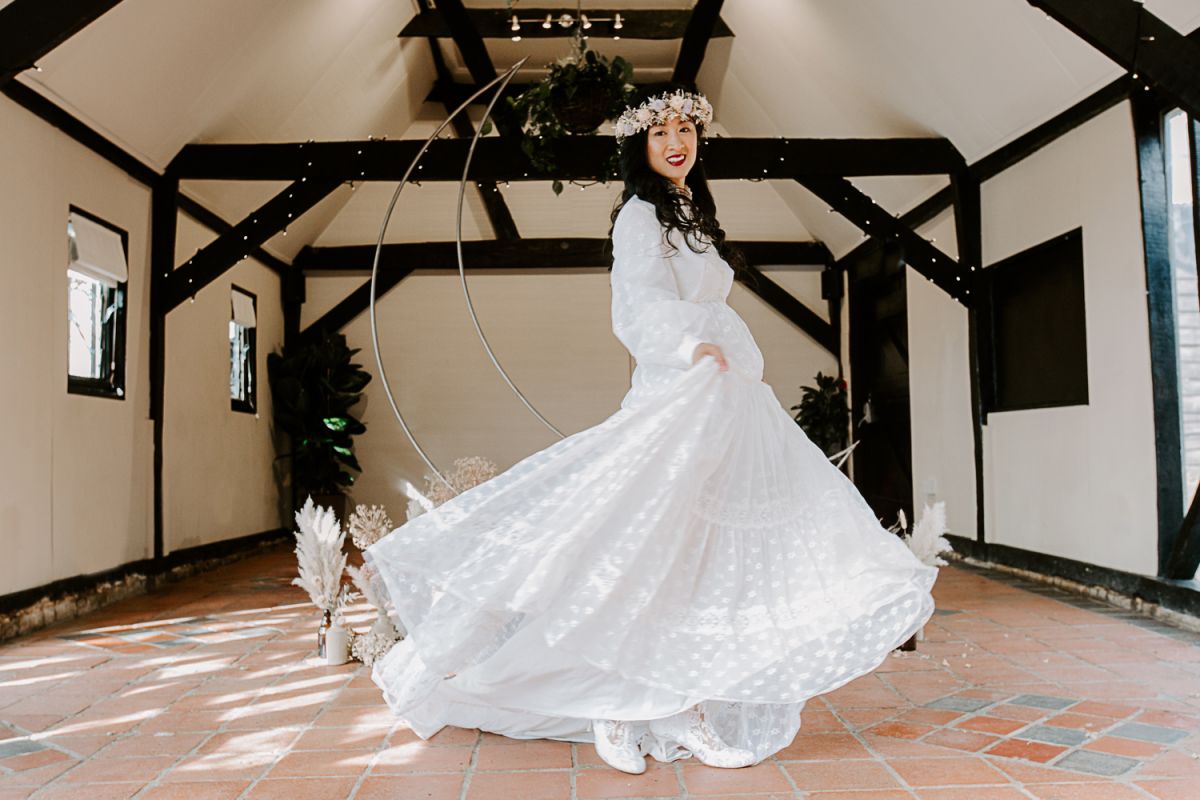 cambridgeshire-barn-wedding-venue-stevie-nicks-inspired-bridal-shoot-at-south-farm-caroline